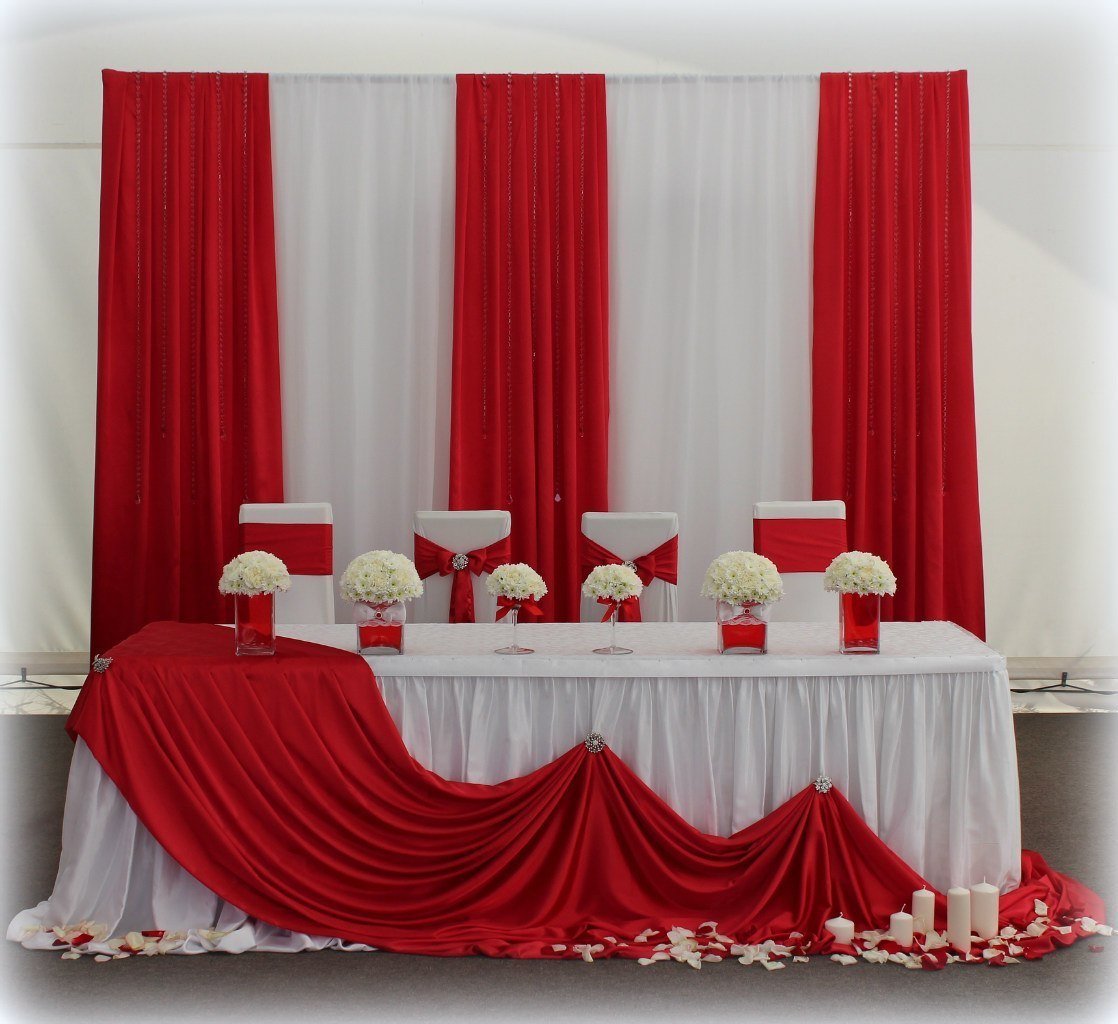 красное оформление свадебного зала