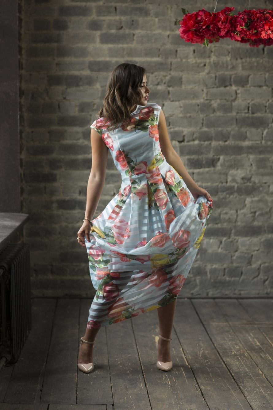Коктейльное платье с цветочным принтом