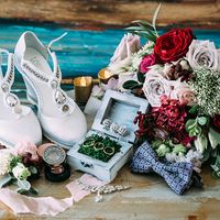 букет невесты, кольца, коробочка для колец, туфли, бутоньерка