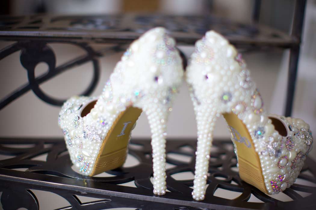 Жемчужные свадебные туфли, свадебные туфли в жемчуге в наличии в салоне VivaBride - фото 2989653 Свадебные туфли Vivabride