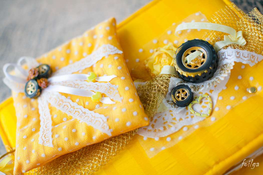 Желтая подушечка для колец с необычным декором - фото 1030339 Фотограф Рябышкина Ольга