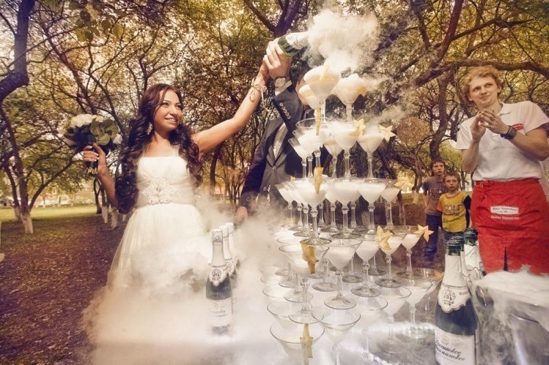 горка с шампанским - фото 4455431 Серпантин - свадебные услуги