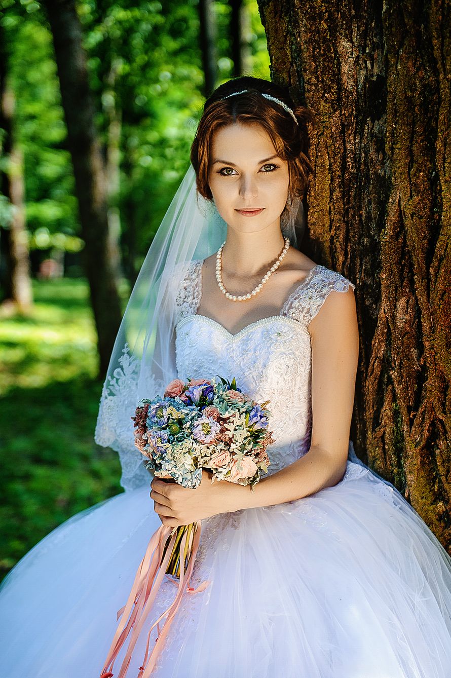 Невеста в пышном платье с кружевным корсетом на широких бретелях - фото 3238009 Фотограф Светлана Спирина