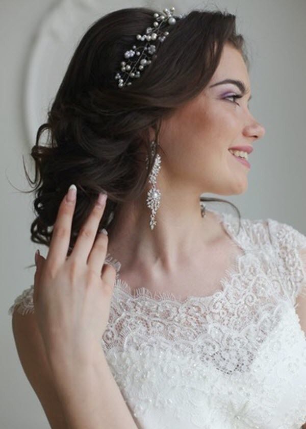 Низкая свадебная прическа - фото 10241702 Стилист Татьяна Щербина