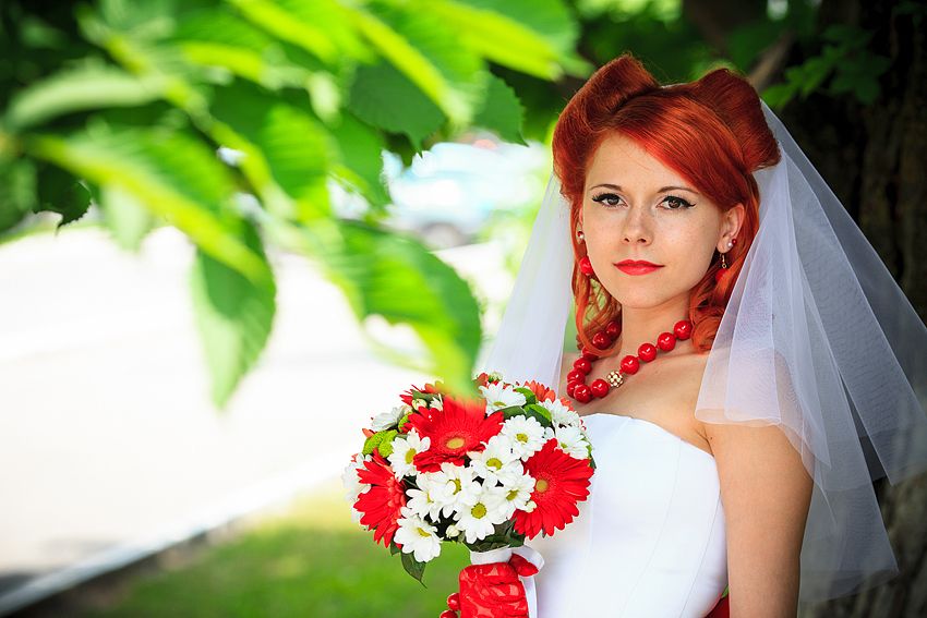 Образ невесты в ярких красных тонах и букет невесты из ромашек и гербер - фото 1487907 Невеста01