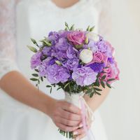Сиренево-розовый букет невесты из гортензий, гвоздик, эустом и роз 
