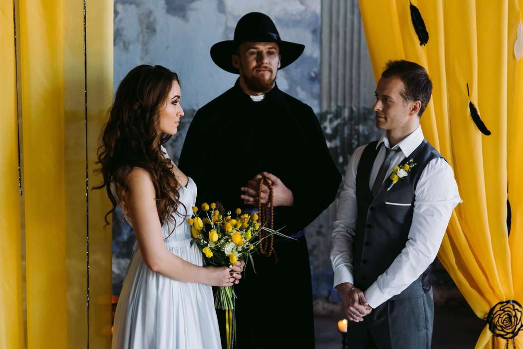 желтая черная свадьба выездная регистрация - фото 6106673 Студия флористики и декора "Глориоза"