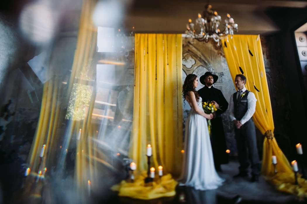 желтая черная свадьба выездная регистрация - фото 6106675 Студия флористики и декора "Глориоза"