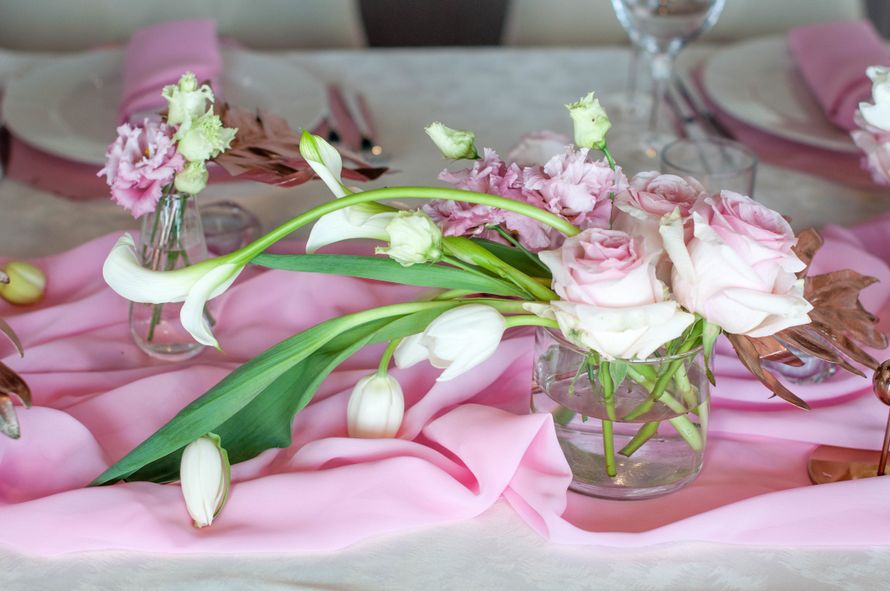 оформление стола каллы тюльпаны - фото 17437368 Студия флористики и декора "Глориоза"