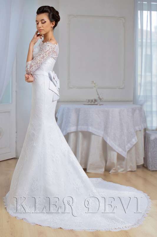 Потрясающее свадебное платье из кружева шантильи, с роскошным шлейфом, отстегивающимся бантом Лаура - фото 2365544 Kler devi - свадебный салон-ателье