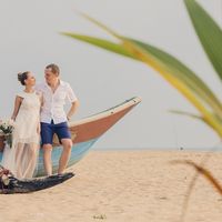 Свадебная фотосессия на берегу океана на острове Шри-Ланка.