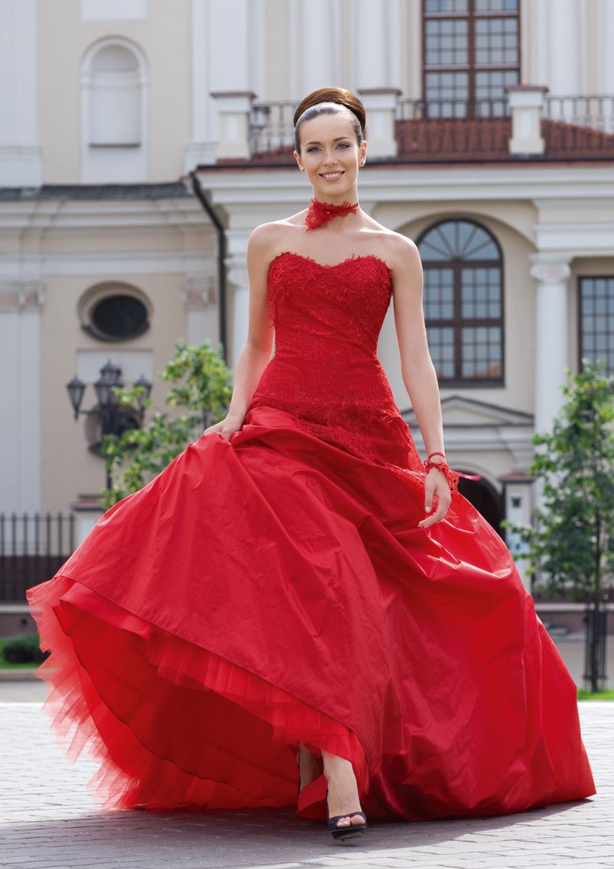 Red: об этом ярком платье не нужно лишних слов. Фантастическое платье для смелой принцессы.
Ткань: фатин, кружево, натуральная тафта
Цвет платья: белый, молочный, кремовый, шампань, красны, голубой, жемчужно-серый
Идея: этот, несомненно, яркий образ мо - фото 1732603 Свадебный салон "Art Podium" 