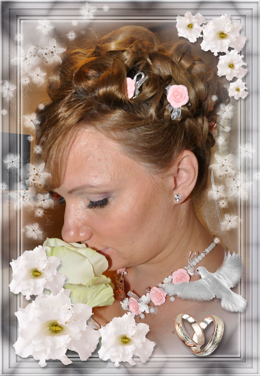 Романтический образ невесты выражен в прическе из длинных локонов собранных в пучок на затылке с заколками в виде маленьких - фото 1967547 Агентство "Созвездие" - фото-видеосьёмка