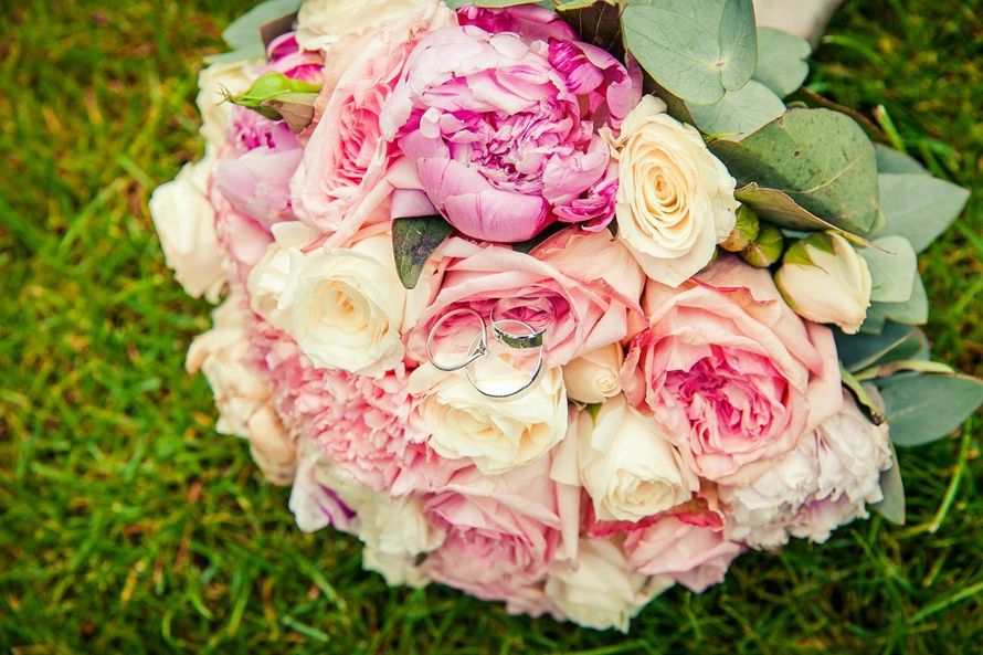 Букет невесты
свадебная флористика
 - фото 9191832 Парикмахер - визажист Алла Зинченко