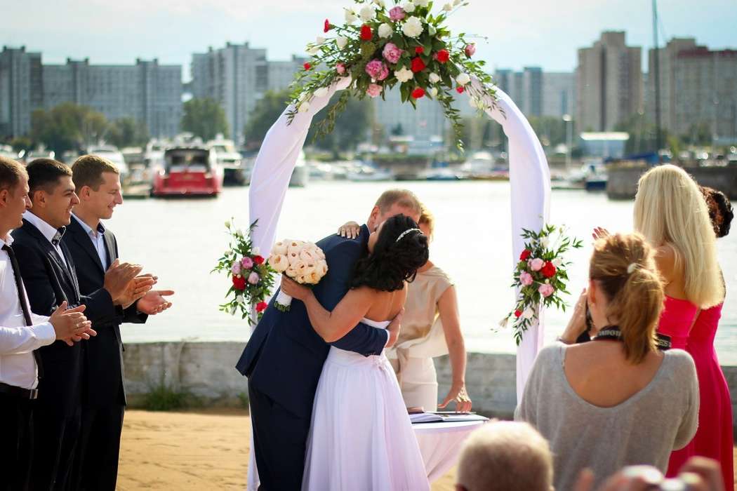 Свадебные фото на Крестовском острове. Свадебный регистратор. Образ свадебного регистратора. Регистратор на свадьбе.