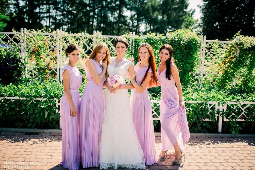 из куска ситца можно сшить 32 детских платья или 16 взрослых. таблица на задачу на оклейку двух. на 4 одинаковых платья пошло 16. на 4 одинаковых платья. из 35 м ткани сшили 10 одинаковых.