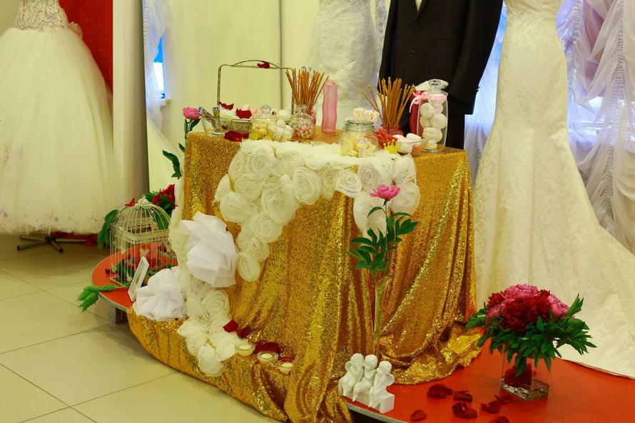 сладкий стол общий вид - фото 2493587 Mr&Mrs - свадебная организация