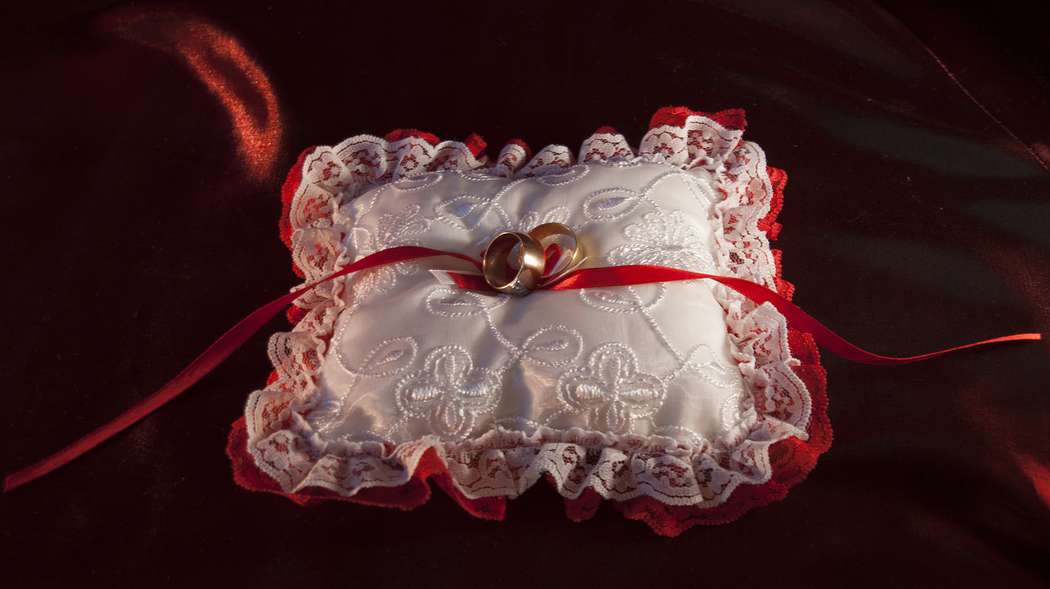 Подушечка для колец - фото 2177510 Lisa-Antoinette - оформление свадьбы и аксессуары 