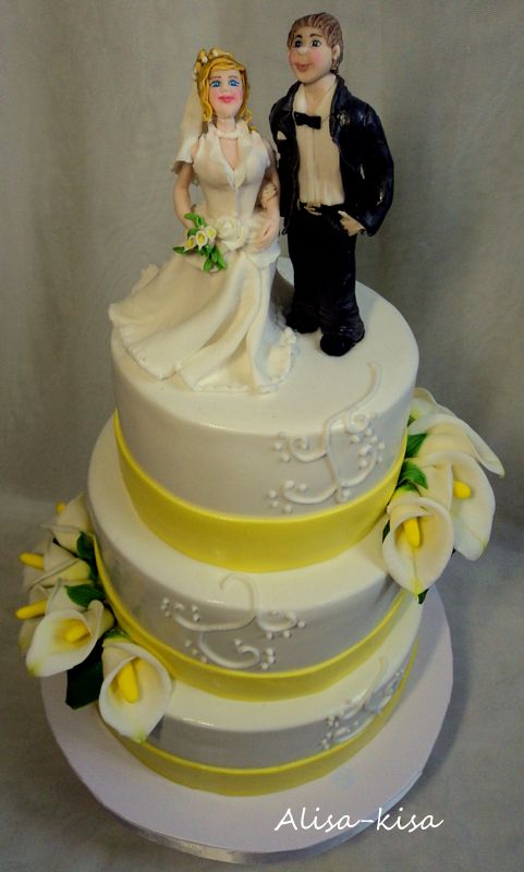 свадебная композиция с цветами и фигурками жениха и невесты (ручная лепка) - фото 2142234 Alisa-Kisa создание тортов