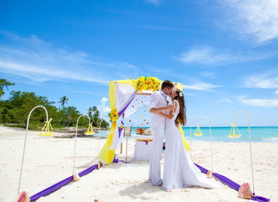 Белоснежный песок и яркая свадебная беседка на острове - фото 2279854 Агентство Grandlove wedding