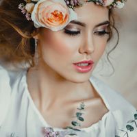 Невеста в стиле БОХО, низкий пучек, романтическая, цветы, венок, светлый образ