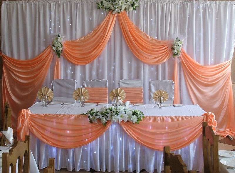 Свадьба, персиковый цвет, стол молодых, президиум, драпировка, цветы - фото 2365108 Anida