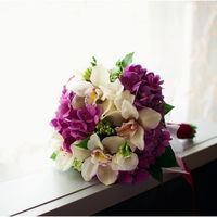 Розово-белый букет невесты из орхидей и гортензий