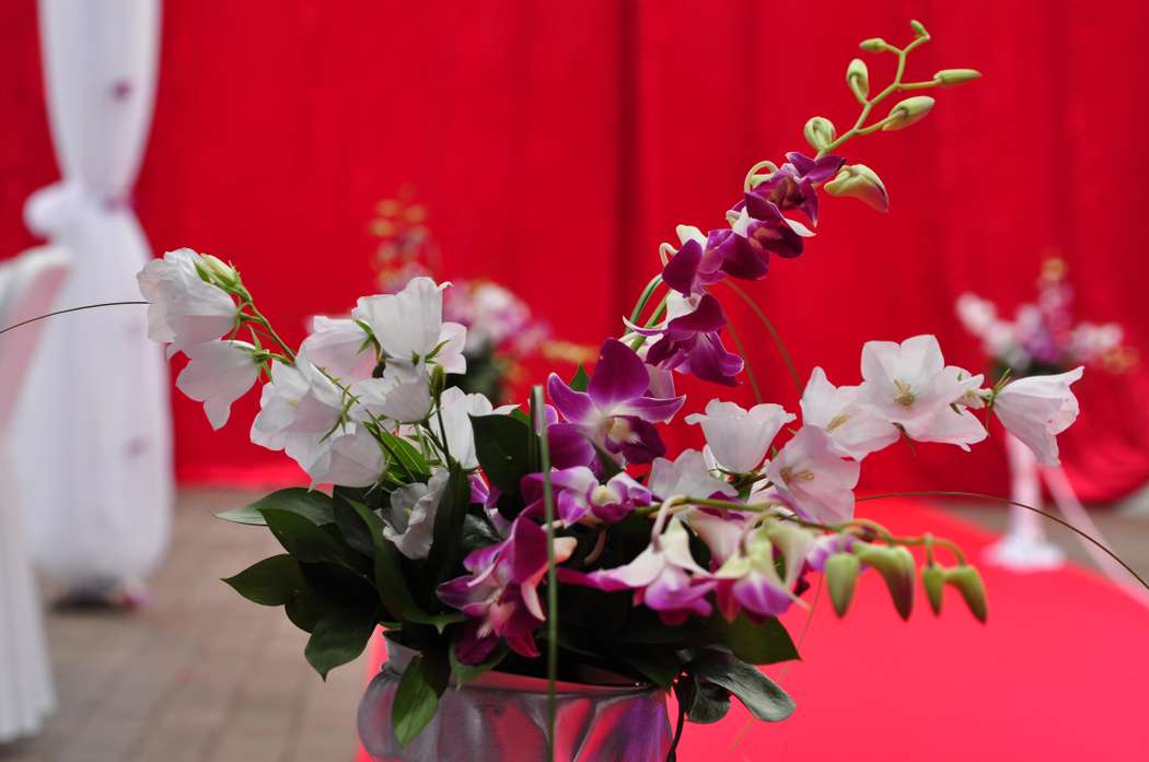 Цветочная композиция в высокой вазе. - фото 2445839 Агентство День Свадьбы