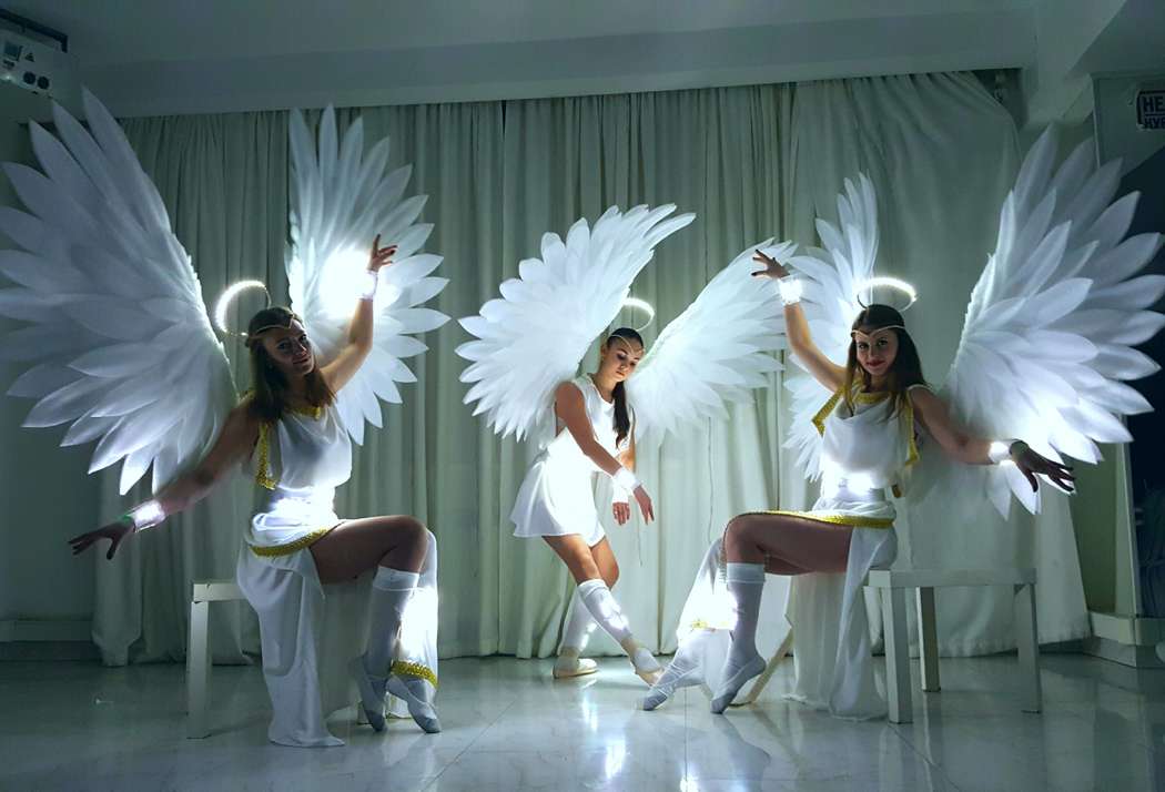 Танец ангелова. Костюм ангела для танца. Костюм для танца ангел. Ангелы в танце. Платье ангела для танца.
