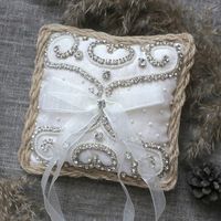 Подушечка для колец, расшитая стразами