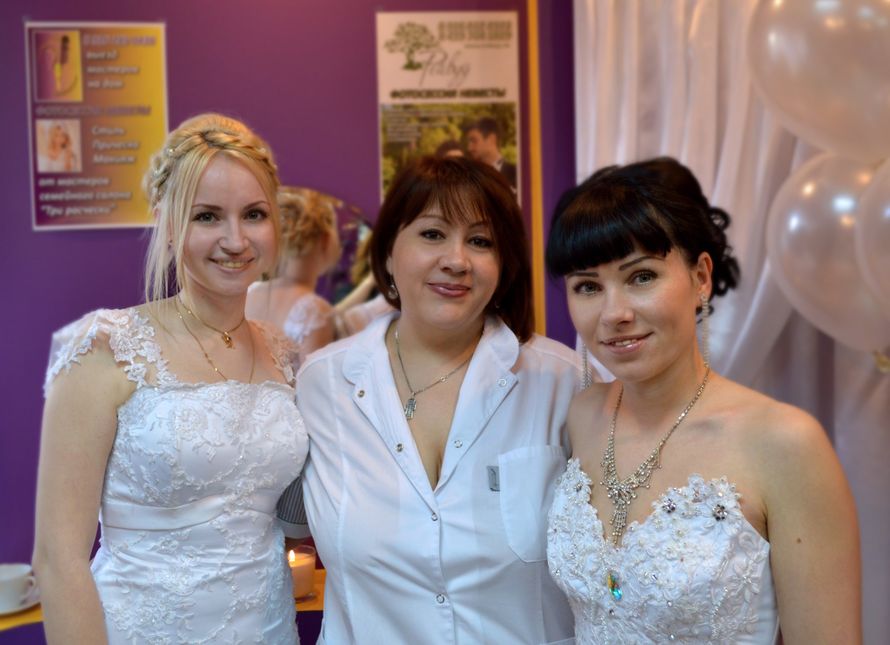 Ноготки невест просто идеальны, благодаря мастеру маникюра - фото 12078512 "Рейвуд" - организация свадьбы