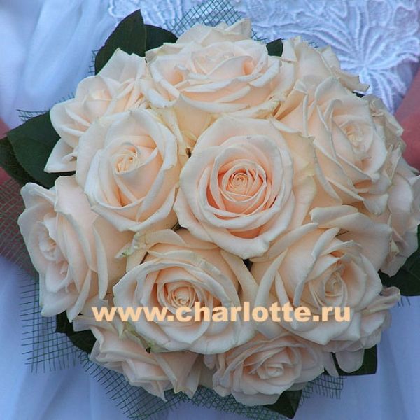 Букет невесты "Классический" (арт. 88-C)
Свадебный букет из 17 бело-кремовых роз на портбукетнице - фото 2740653 Салон цветов Charlotte 