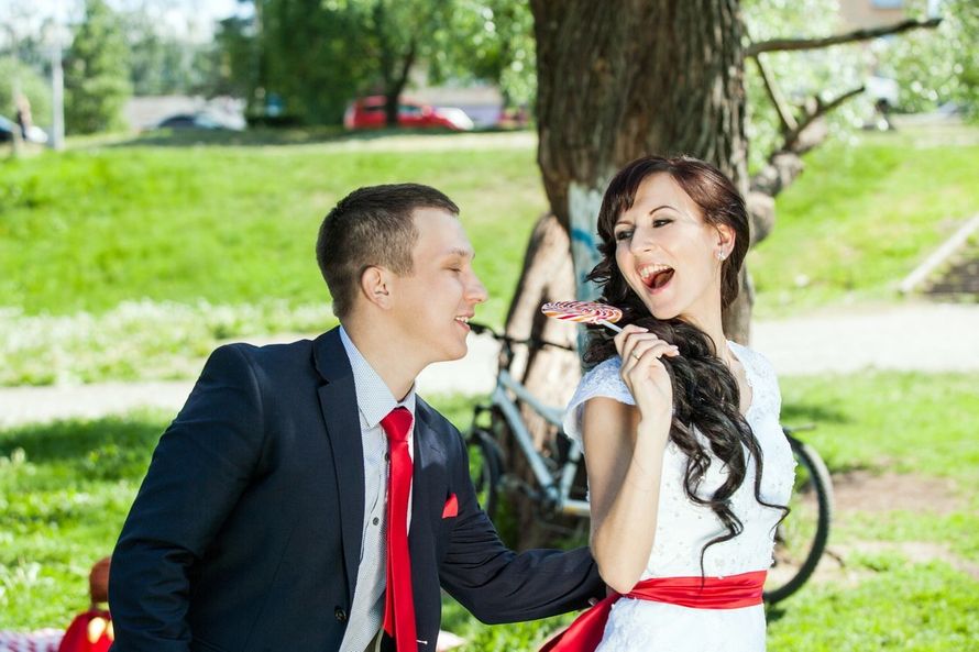 сборы жениха фотосессия. жених серьезный. жених на новом месте. одежда для друзей жениха. на новом месте приснись жених невесте.