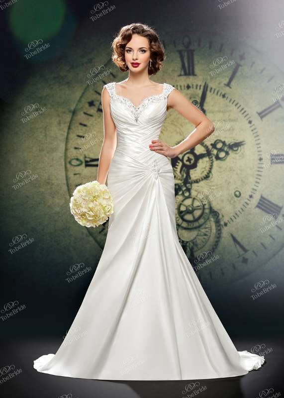 Сатиновое платье с драпировкой на бретелях расшитых бисером - фото 2972279 Салон свадебной и вечерней моды "Белый Танец"  