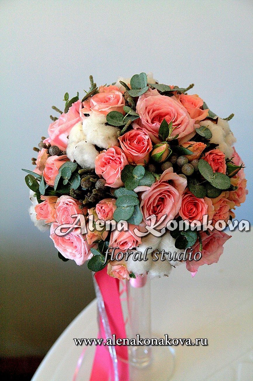 Букет невесты из пионовидных роз и хлопка. - фото 3010555 Florist-Designer Alena Konakova 