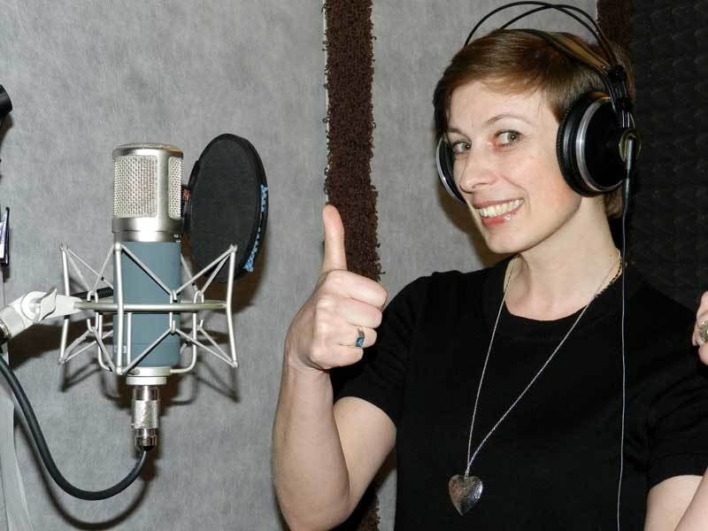 Professional record studio. Recording отзывы. Recording отзывы. девушка в студии звукозаписи. Recording отзывы.