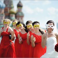 Невеста и подружки в масках