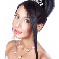 Свадебная прическа бабетта с диадемой, свадебный макияж