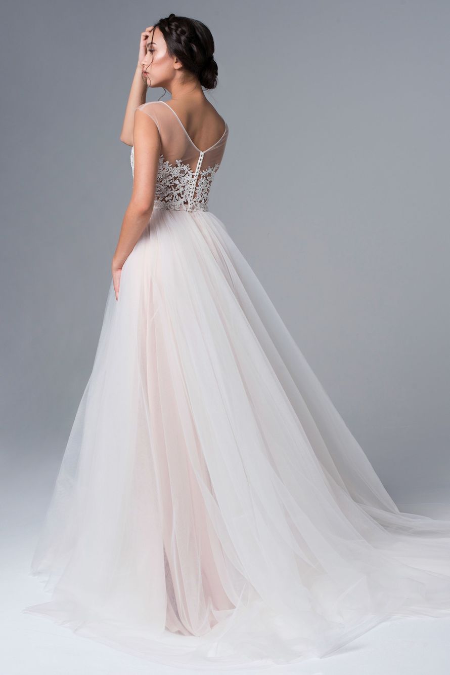 Больше фото: 

Свадебное платье «Диана»
Цена: 39 900 ₽

Возможные цвета:
- молочный
- нежно-розовый
- светло-персиковый
- светло-кофейный
- бежевый
- припыленно-сиреневый
- припыленно-серый

При отсутствии в наличии нужного размера это платье может быть в - фото 16859160 Piondress - свадебная мастерская платьев