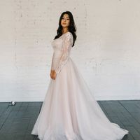 Больше фото: 

Свадебное платье «Вилена»
Цена: 38 900 ₽

Возможные цвета:
- белый
- молочный
- нежно-розовый
- жемчужно-кофейный
- припыленно-сиреневый
- припыленно-серый

При отсутствии в наличии нужного размера это платье может быть выполнено в размерах