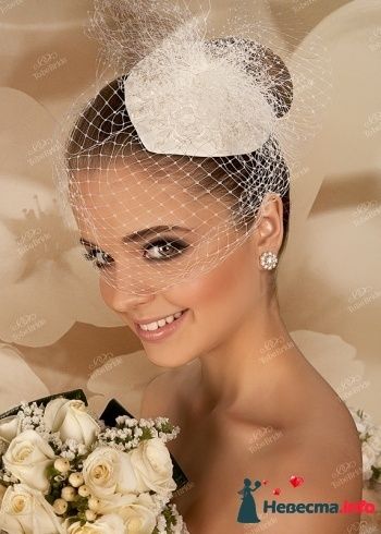 Аккуратная и стильная шляпка-«таблетка» (цена 1000) - фото 248806 Свадебный салон "Grace"