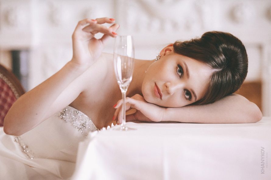 Высокая причёска гладкие формы - фото 10401704 Стилист-визажист Сусанна Саакова