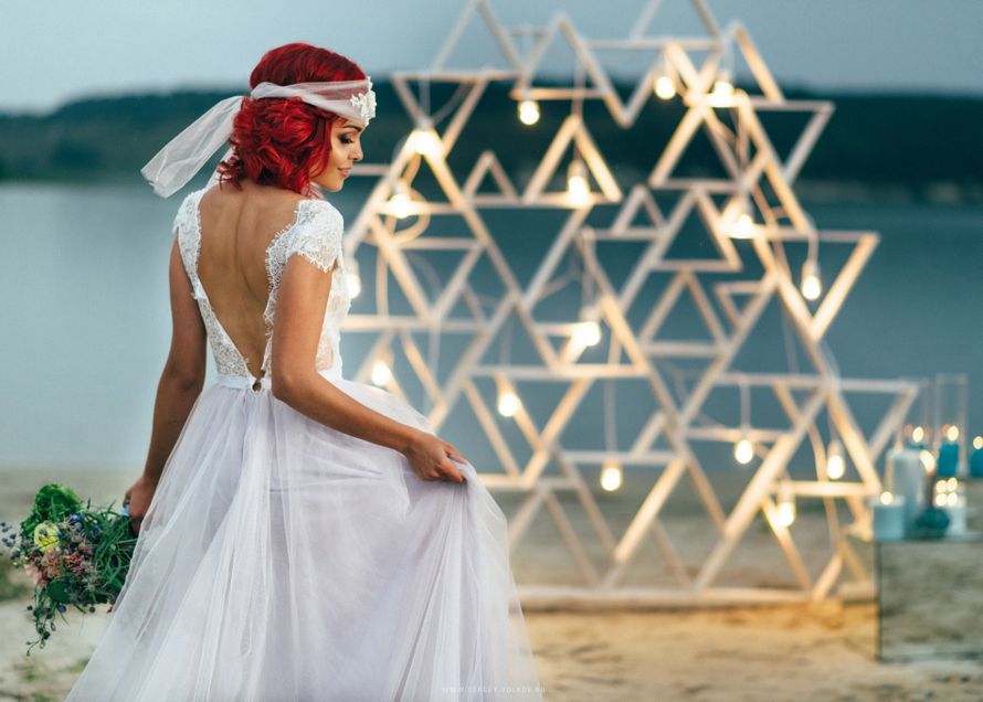 Вечерняя выездная церемония на пляже - фото 16526994 Мастерская оформления свадеб "Magic garden"