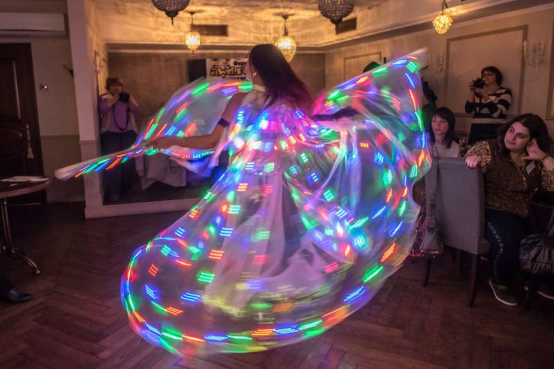 Танец со светодиодными крыльями - фото 3740803 Тансовщица Наталья Ворожцова