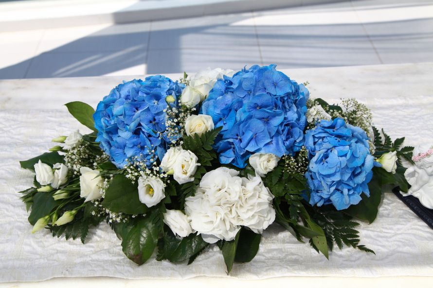 Цветочная композиция на стол - фото 3749389 Holywed - свадьба и венчание на Санторини