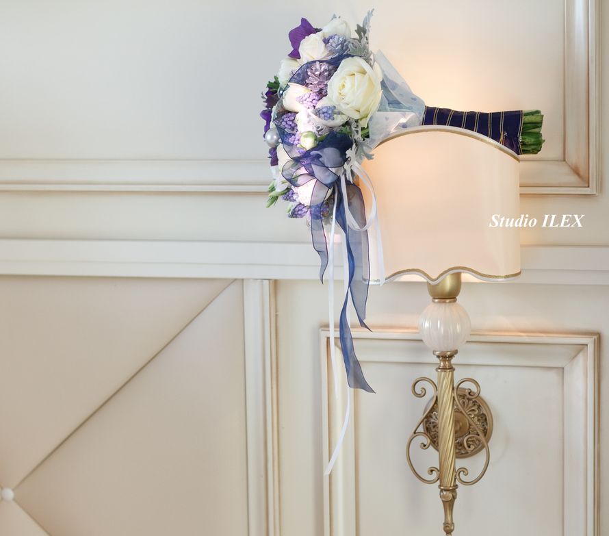 Букет для зимней свадьбы: розы, мускари, тюльпаны, анемоны - фото 865879 Studio ILEX. Флористика и дизайн