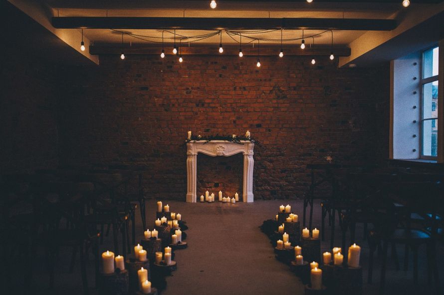 Фото: Alexey Chuvakhin и Катя Ратундалова 
Флористика и декор: Ваша Klukva 
Платье: L'Avenir boutique 
Стилист: Алёна Носкова 
Визажист: Аня Булгакова 
Прическа: Татьяна Девяткина 
Модели: Катерина Якубенко и Александр Якубенко
Площадка: Tiramisu Loft (ул - фото 11026814 Студия флористики и декора Klukva