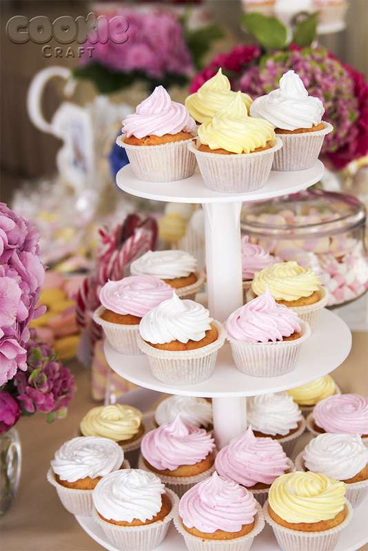 Капкейки с воздушным белковым кремом - сладкий свадебный стол под ключ - фото 9705636 Cookie craft - пряники и тортики ручной работы