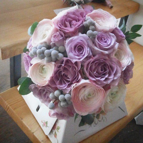 Букет невесты с ранункулюсами, брунией и розами - фото 5136605 Флорист Яковлева Светлана