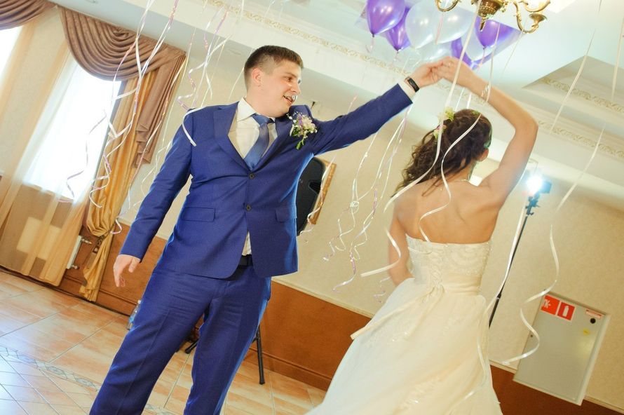 Кирилл и Наталья
танец-сюрприз - фото 4805689 WeddanceSPb - постановка свадебного танца